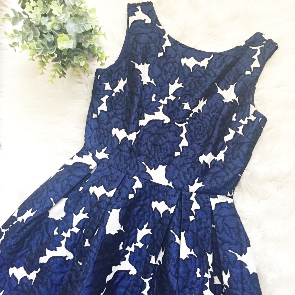Beautiful Patterned dark blue and white Dress - Picture 5 of 13